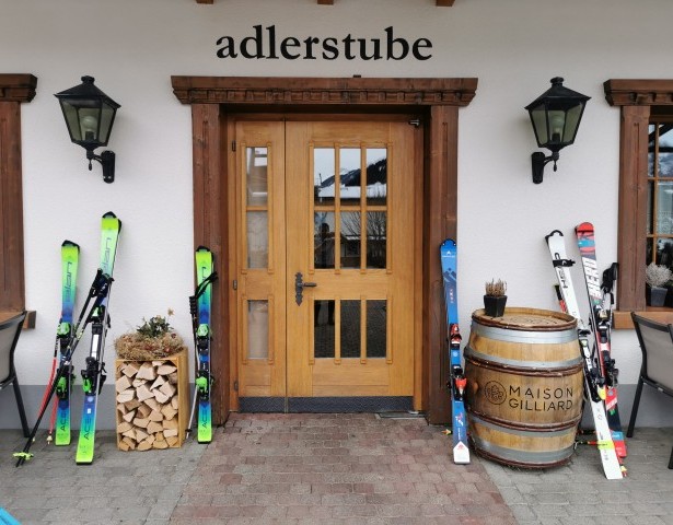 Si le temps est orageux, l'entraînement de ski a lieu à l'Adler Adelboden.