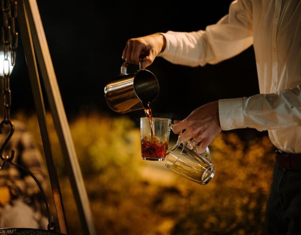 Gästeapéro am Feuer auf der Terrasse