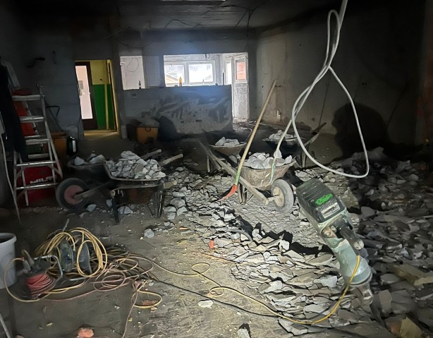 Bohren. Fräsen. Mauern.